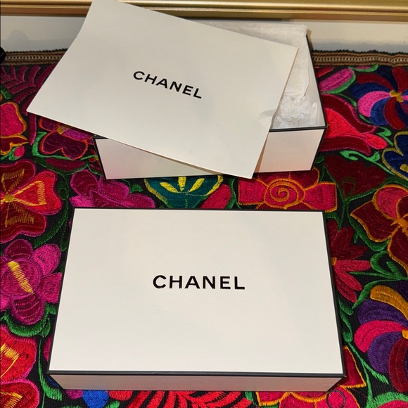 Authentic Chanel Box - Picture 5 of 5
